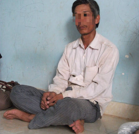 Nỗi lòng người cha bắt quả tang con gái lõa thể bên đám trai