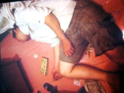 Hài hước tên trộm ngủ quên trong tiệm vàng