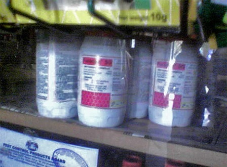 Bị dọa đánh, hạ độc ông bà ngoại bằng thuốc sâu