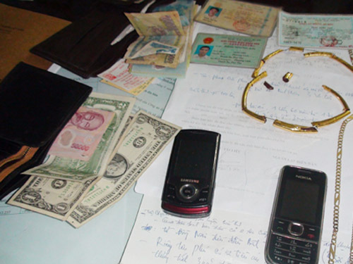 Con gái rủ đồng bọn trói mẹ ruột, cướp tài sản