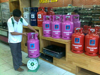 Giá gas tại TP HCM giảm 7.000 đồng một bình từ hôm nay