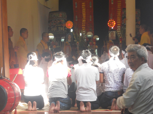 Tang thương hai mẹ con tử nạn vụ xe khách lao xuống vực ở Lào Cai