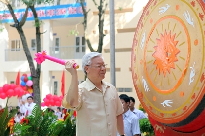 Tổng Bí thư Nguyễn Phú Trọng về dự khai giảng tại trường cũ