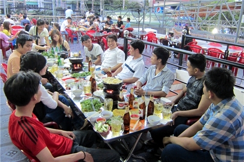 Tạm giữ chủ quán đánh