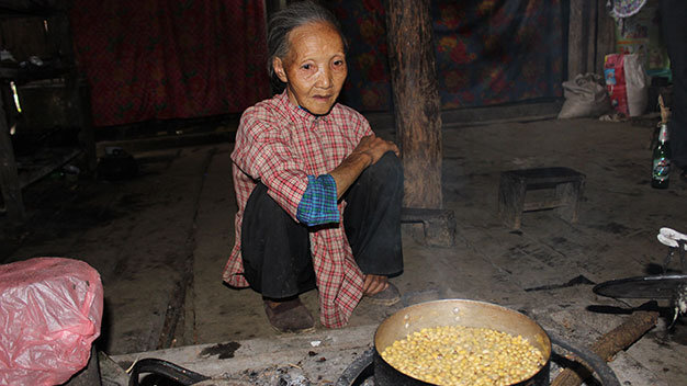 Tìm về xóm quanh năm ăn cơm độn ngô