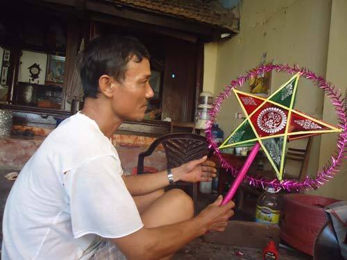 Làng “đèn ông sao” tất bật cho Tết Trung thu