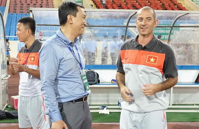 HLV ngoại của U19 Việt Nam xin gia nhập quốc tịch Việt Nam