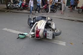 Người đi đường vô cảm trước tính mạng của người gặp nạn