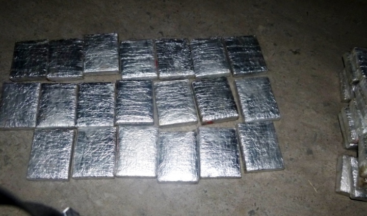 Triệt phá đường dây mua bán 40 bánh cần sa từ Lào về Việt Nam
