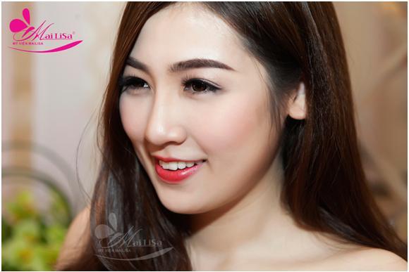 Lộ ảnh bán nude khoe vai trần ngọc ngà của Á hậu Tú Anh