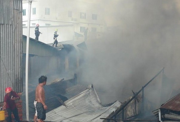 Cháy lớn ở trung tâm TP Long Xuyên, 11 căn nhà bị thiêu rụi