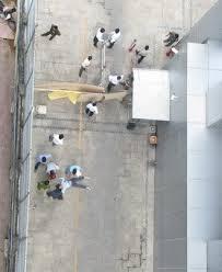 Cô gái nhảy từ tầng 3 bệnh viện khi đang hồi sức do.... tự tử