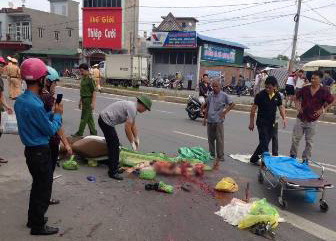 Phụ nữ mang bầu 8 tháng tử vong sau cú va chạm với container