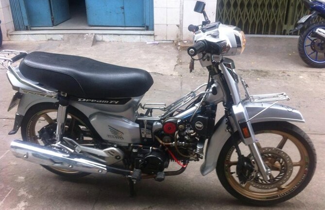 Ngắm Honda Dream với dàn đồ chơi cực khủng