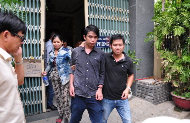 5 giờ nghẹt thở giải cứu nam thanh niên đòi nhảy lầu tự tử