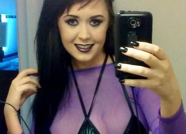 Cô gái chi 20.000 USD cấy ghép bầu ngực thứ ba để được nổi tiếng