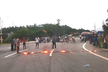 Chạy bộ đuổi theo xe tải va chạm với mình, bị cán tử vong