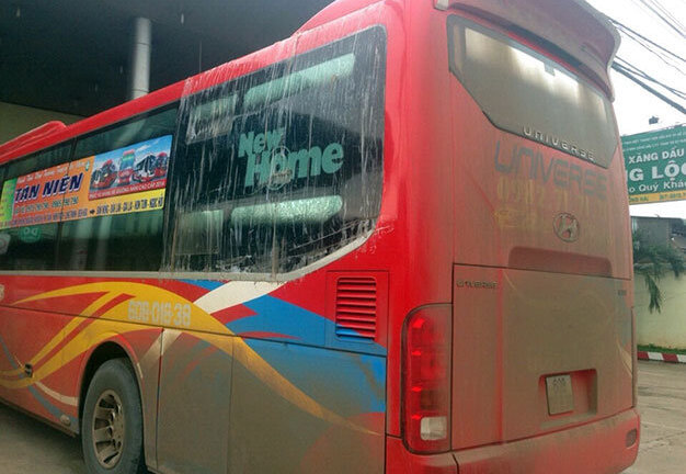 Xe khách liên tục bị ném đá trên quốc lộ 14