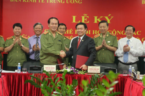 Ban Kinh tế Trung ương và Bộ Công an ký Quy chế phối hợp công tác