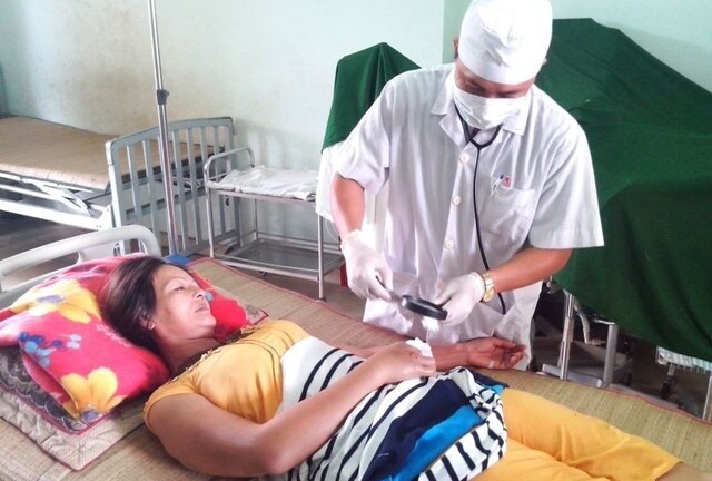 Bị rắn cắn bên Lào, bay về Việt Nam mới thoát chết