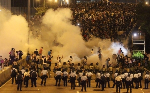 Hong Kong: Biểu tình lan rộng, cảnh sát phong tỏa khu vực