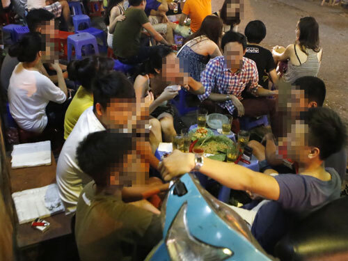 Uống bia nhất bảng, làm việc chót bảng