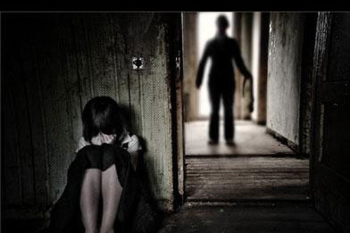 Khởi tố, tạm giam kẻ giết hiếp bé gái hàng xóm