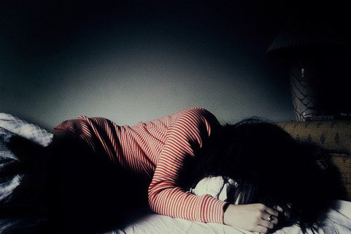 Vào nhà nghỉ với trai lạ, cô gái bị cuỗm sạch tài sản