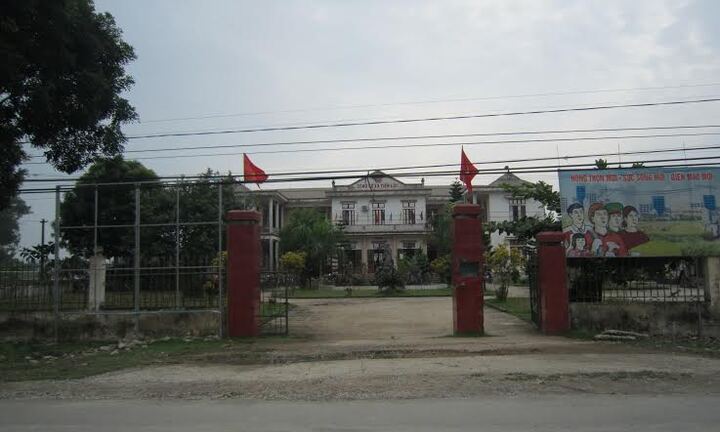 Đình chỉ chủ tịch xã mượn bằng tốt nghiệp cấp 3 của... anh vợ