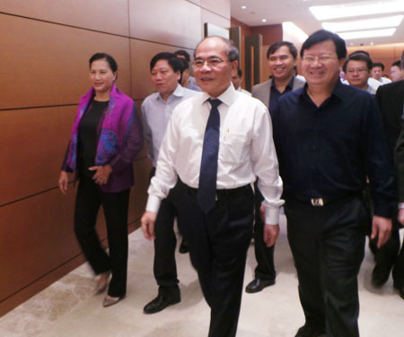 Lãnh đạo Quốc hội hân hoan mừng “nhà mới”