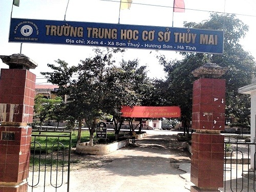 Ông hiệu trưởng đùn đẩy để