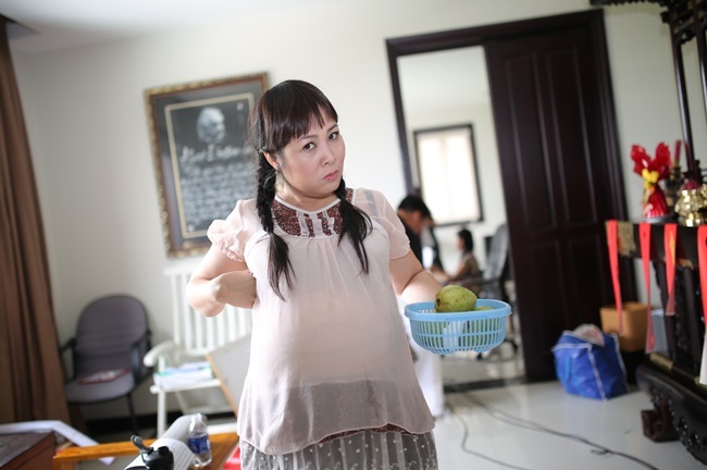 NSND Hồng Vân mang bầu ở tuổi 50?