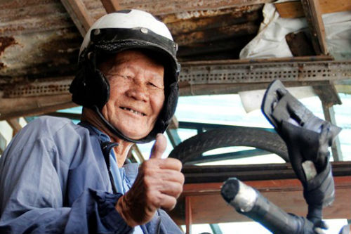 Cụ ông 85 tuổi ở Sài Gòn phượt bằng xe máy khắp 3 miền