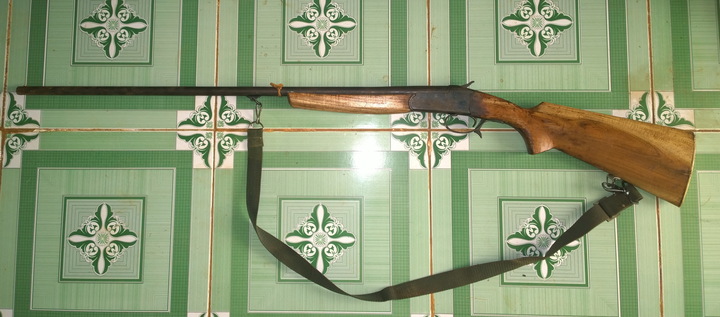 Trai làng dùng súng chặn ô tô, cướp tiền