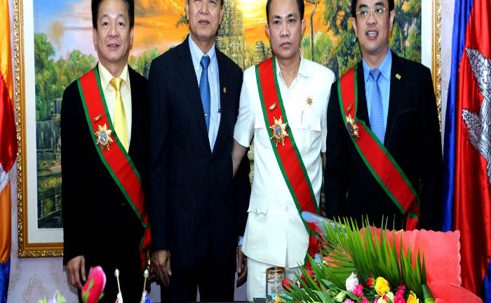 CT.HĐQT, TGĐ.SHB được quốc vương Campuchia tặng huân chương