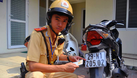 Mua xe máy đầy đủ giấy tờ, vẫn “dính” xe gian