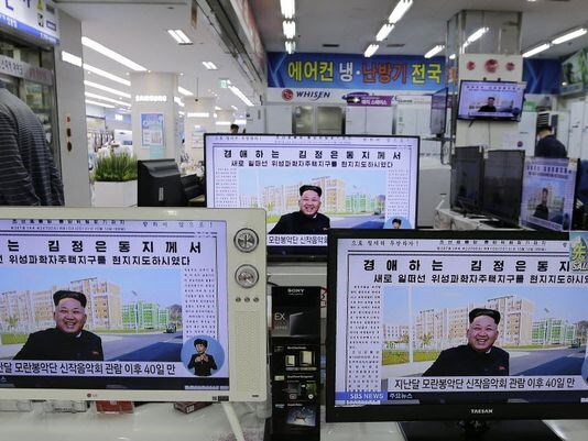 BBC: Ảnh ông Kim Jong Un chống gậy có thể là 