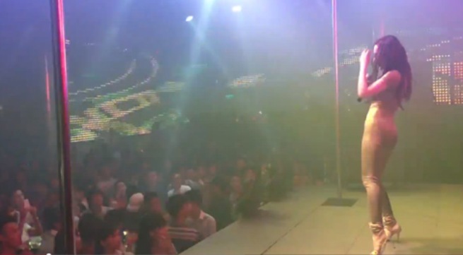 Có nghệ sĩ đi diễn nhưng bị dẫn đi