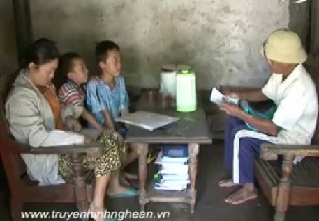 Clip: Hai anh em bị tim bẩm sinh mắc thêm bệnh vẹo cột sống