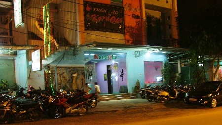 Quán karaoke “cháy” phòng dịp 20/10