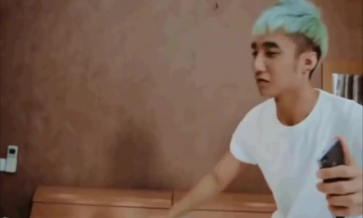 Bật cười với cảnh Sơn Tùng sợ chó