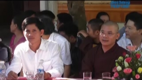 Clip: Báo ĐS&PL cùng chùa Nhiễu Long tặng gần 300 xuất quà học sinh nghèo nhân dịp khai giảng năm học mới