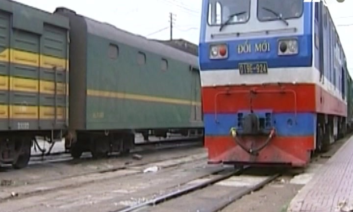 Clip: Bắt 2 thanh niên liều lĩnh trộm phanh tàu hỏa để bán sắt vụn