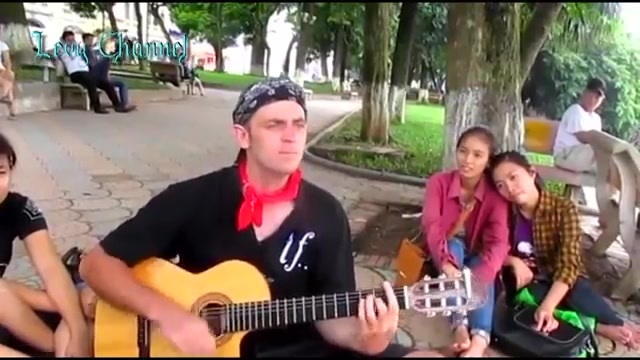 Clip: Cover 'Lời yêu thương' của chàng tây cực hay