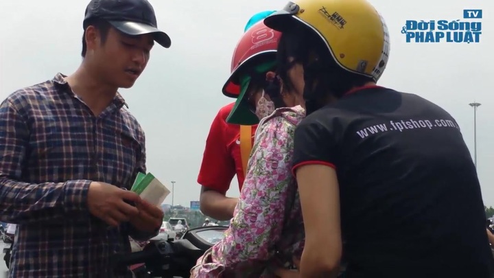 Clip: Lợi dụng khan hiếm vé U19, dân chợ đen đẩy giá lên cắt cổ