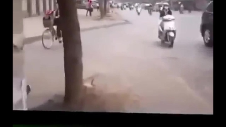 Clip: Rợn người cảnh quay đầu chạy công an của dân Việt Nam