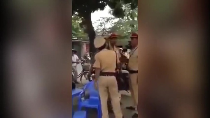 Clip: Tài xế chửi tục, giở thói côn đồ với CSGT