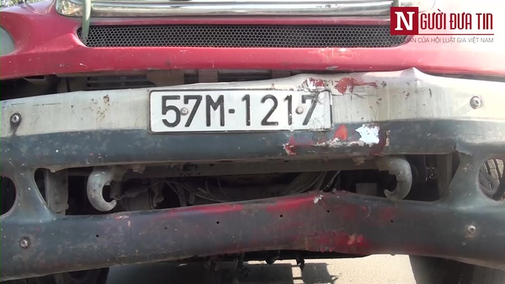 Clip: Xe đầu kéo “đại náo” giữa trung tâm Sài Gòn