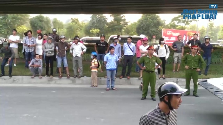 Clip: 'Xe điên' đâm liên tiếp nhiều người, một cô gái tử vong