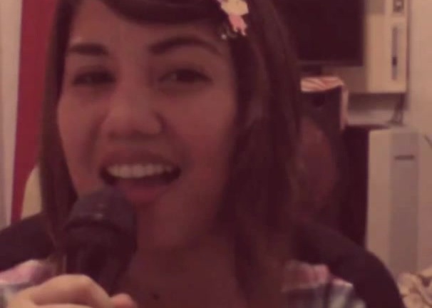 Cô gái người Philippines cover 'Đừng xa em đêm nay' cực hay